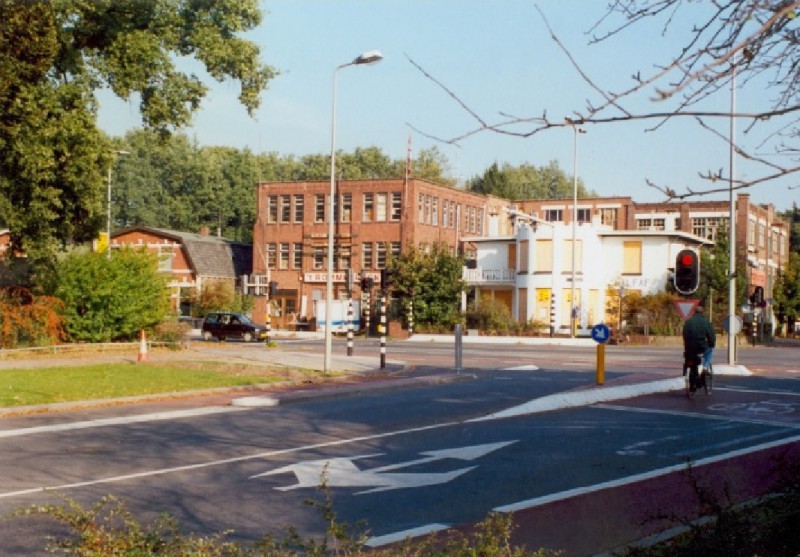 Hengelosestraat 222 Gezusters Borst Confectiefabriek later Conjuncta (daarna Het Rommelrijk) omstreeks 1995..jpg