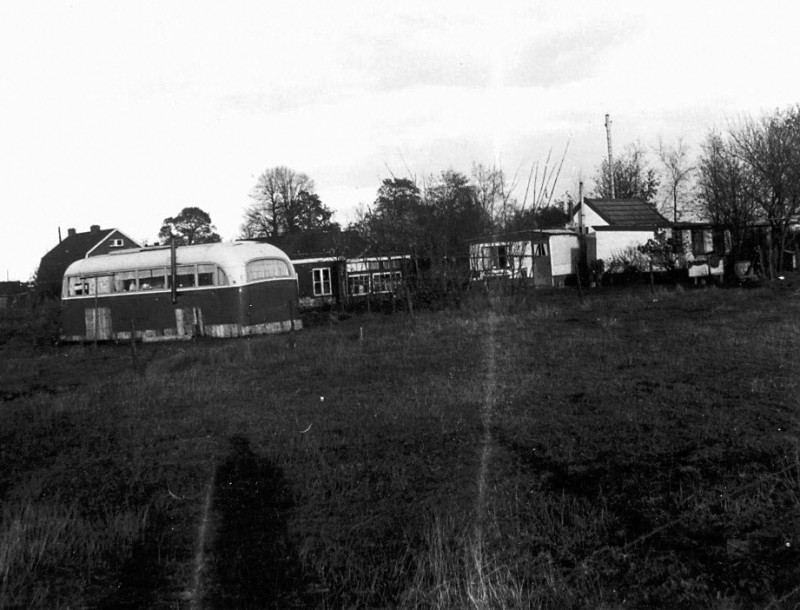 Herfstweg Zomerhuisje in Sleutelkamp Dolphia bij Glanerbrug. 9-11-1958.jpg
