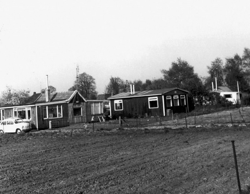 Herfstweg Clandestiene verbouwing nabij Glanerbrug omstreeks 1969. Sleutelkamp te Dolphia.jpg