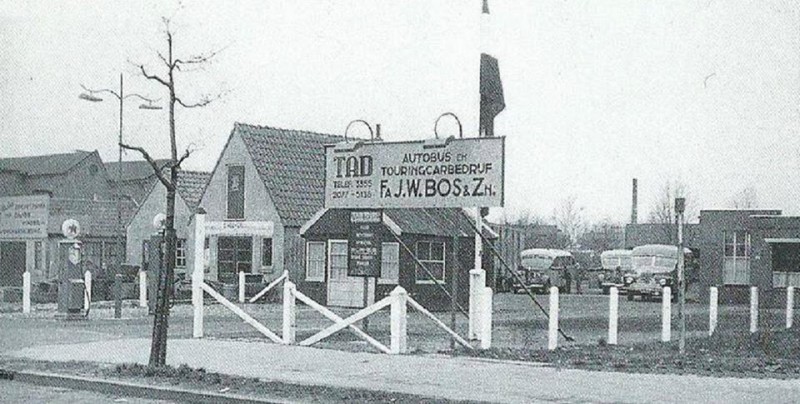 Haaksbergerstraat 148 Touringcarbedrijf Fa. J.W. Bos & Zn. de noodbehuizing van de TAD na de oorlog 1946.jpg