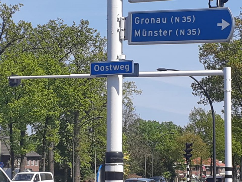 Oostweg straatnaambord.jpg