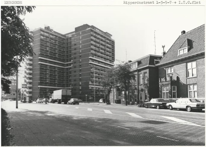 Ripperdastraat 1, 3, 5, 7 e.v ITC flatDishhotel 22-5-1980.jpg