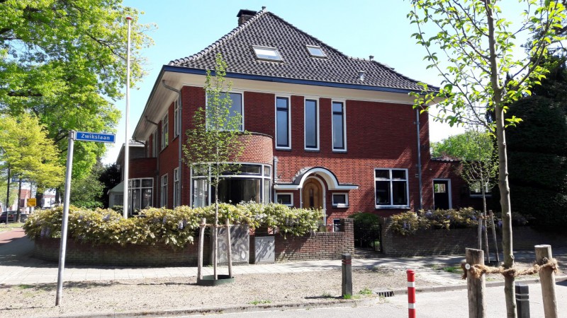 Hengelosestraat hoek Zwikslaan t.o. La Roche voormalig Parkhotel.jpg