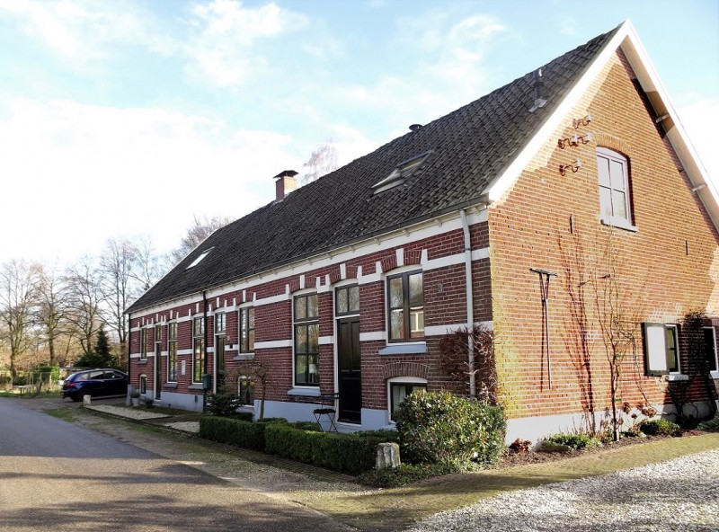 Nieuwedijk 104-106-108 Lonneker rijksmonument (2).jpg