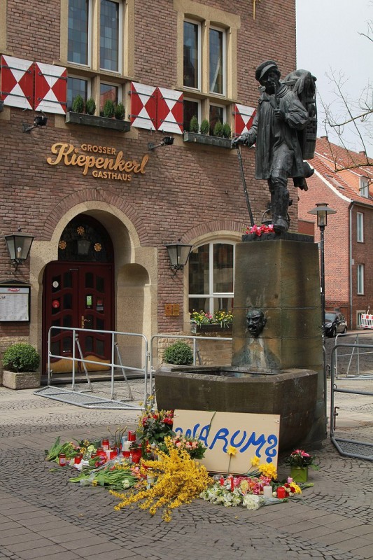 Munster restaurant Kiepenkerl met standbeeld.jpg