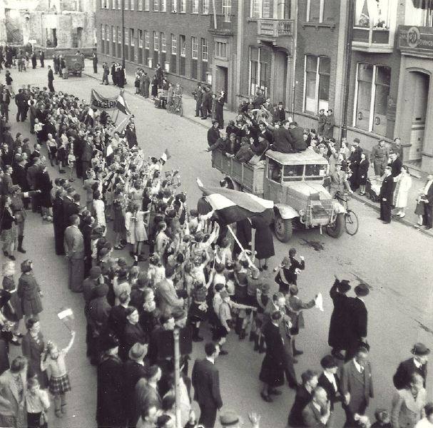 Langestraat 11-17 Tubantia 2 april 1945.jpg