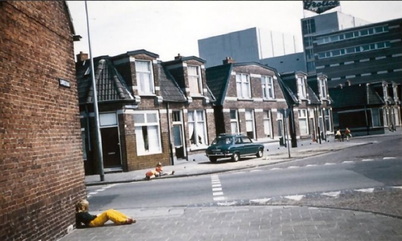 Brouwerijstraat 1-3 vanuit Landstraat met links buurtwinkel Bovenius.jpg