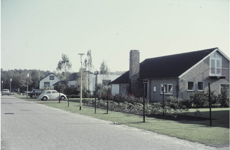 Twickellaan 14 e.v. Bungalows in de buurt Stokhorst. jaren 70.jpg