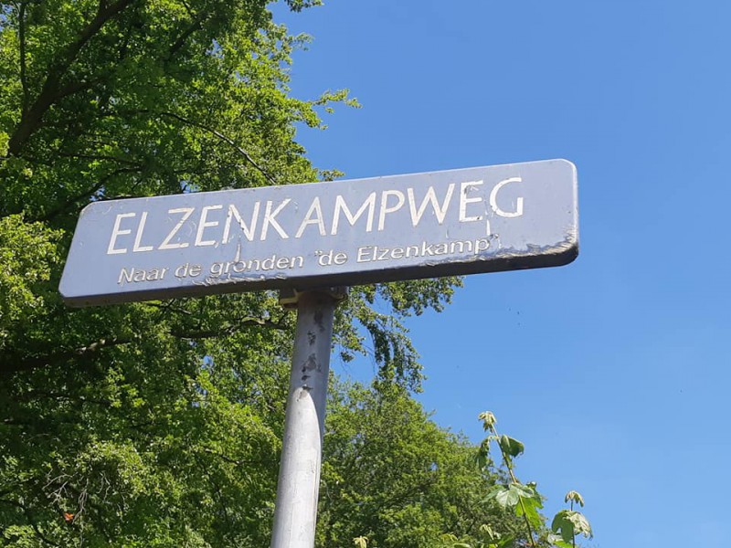 Elzenkampweg straatnaambord.jpg