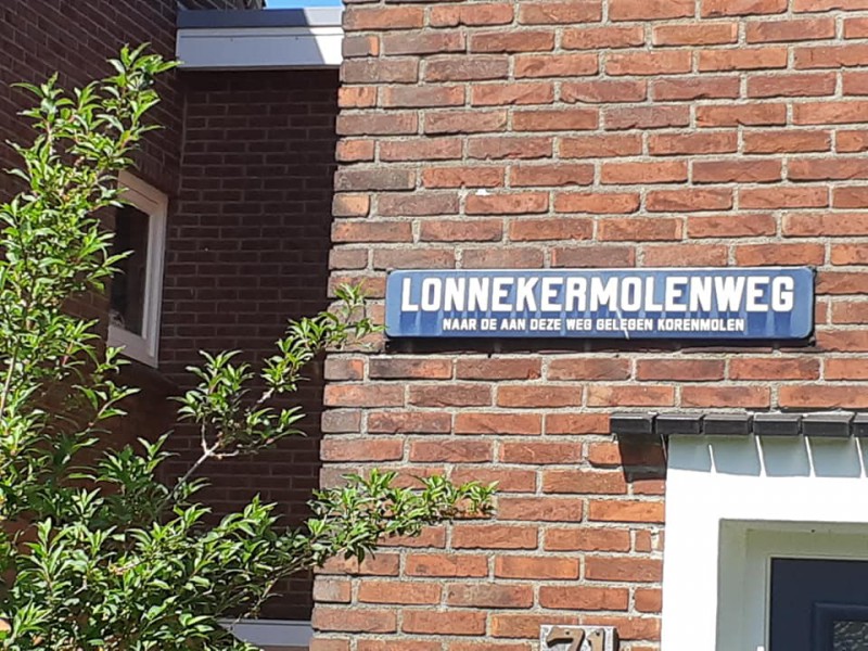 Lonnekermolenweg straatnaambord.jpg