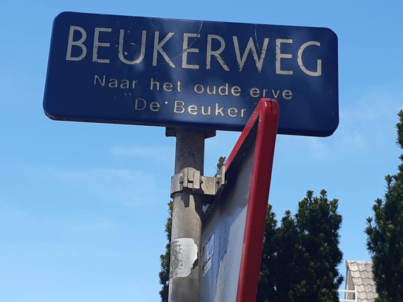 Beukerweg straatnaambord.jpg