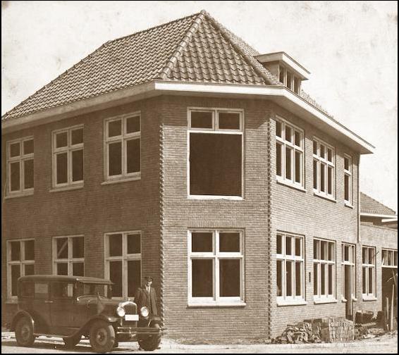 Zuiderspoorstraat 3 kantoor van katoenagentschap van D Breekland & Co, handelaren in alle soorten ruwe katoen, katoenen en kunstzijde garens, maar ook steenkolen,  verfstoffen, chemicaliën, garenhulzen,  spoelen enz. 1930.jpg