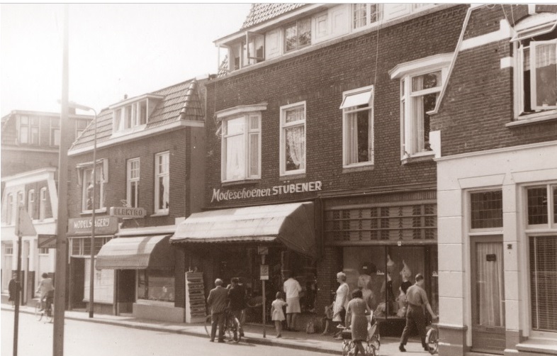 Lipperkerkstraat 13 slager Punte, 15 Electro Hagen,   17 schoenenwinkel Stübener 1967.jpg