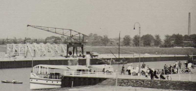 Handelskade Haven 1938 Plezierboot naar de Waarbeek.jpg