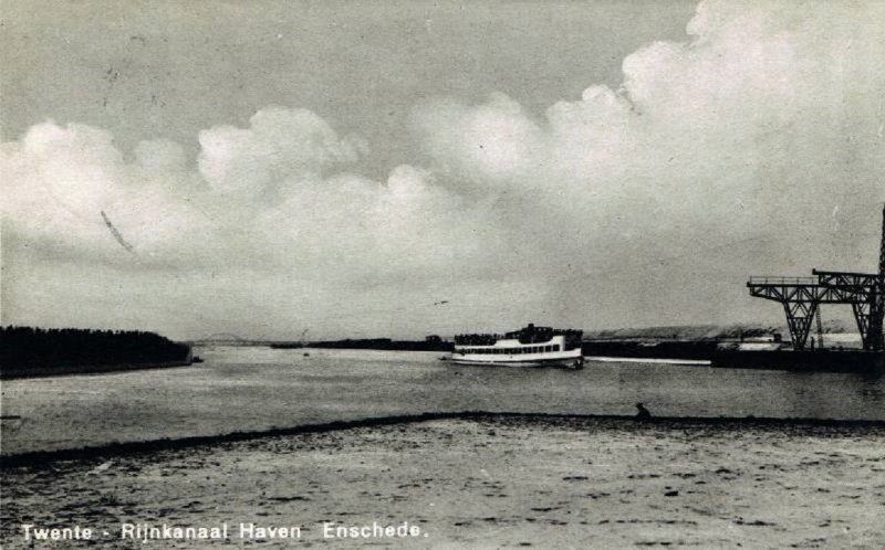 Handelskade Haven twente-rijnkanaal passagiersboot.jpg