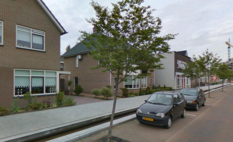 Walhofstraat 34-36 met de Roombeek.jpg