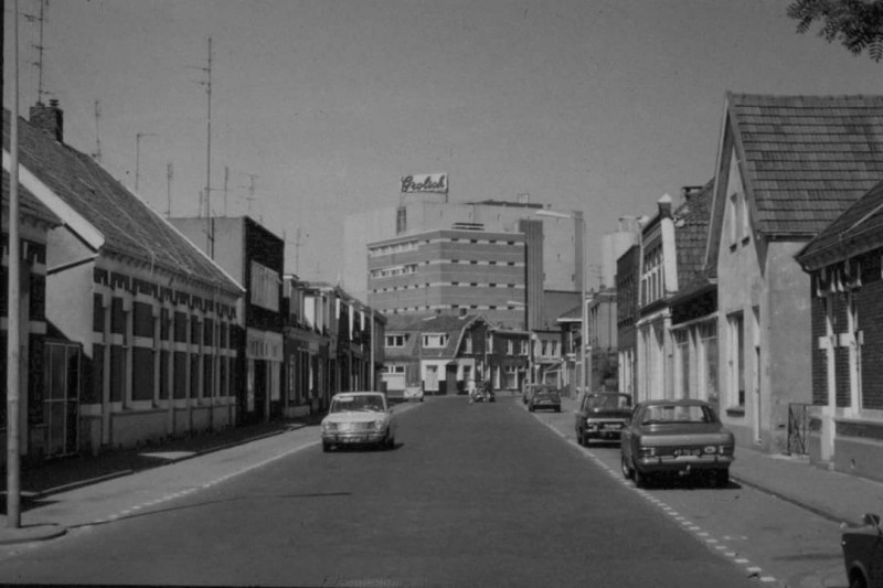 Walhofstraat 34-36 links foto 1975.jpg