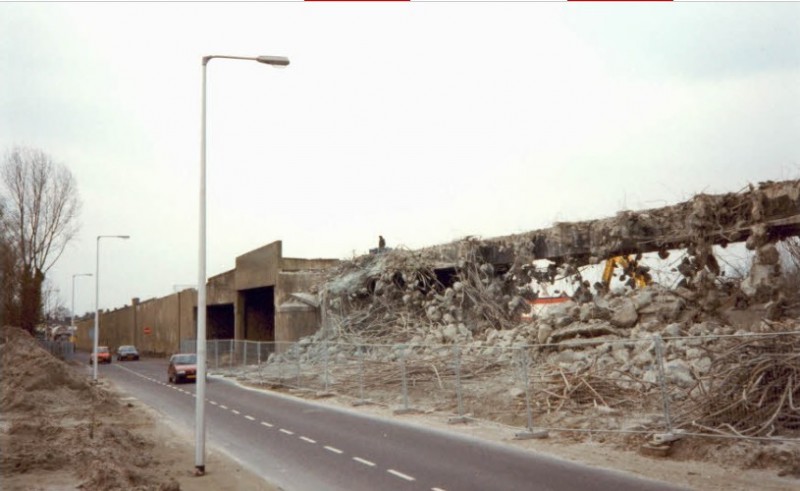 Varviksingel Wethouder H.C. Nijkampbrug, ook brug Zuid genoemd tijdens de sloop. 13-4-1994 (3).jpg