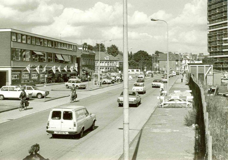 Haaksbergerstraat 116 links supermarkt Weijenberg.jpg