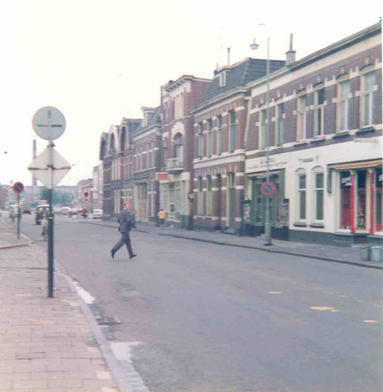 Haaksbergerstraat 90- 104 rechts. links Koningstraat.jpg