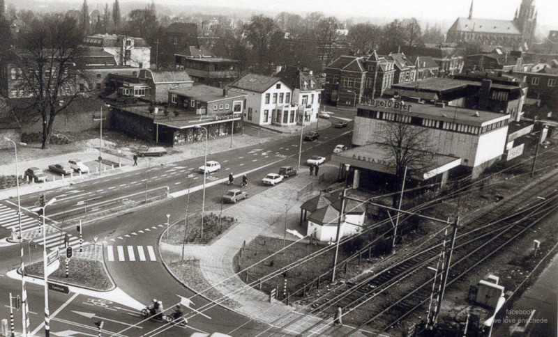 Molenstraat 5 hoek Niermansgang  pand Bruningmeijer rechts Bolke.jpg