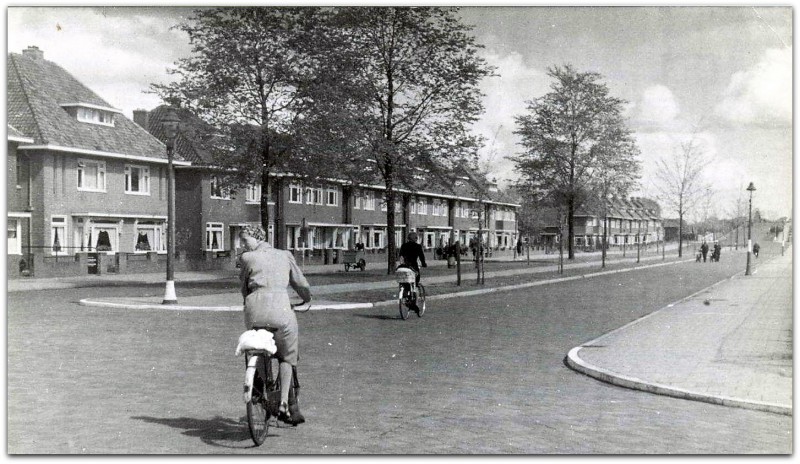 Getfertsingel 190 vanaf de Broekheurnerweg in oostelijke richting naar de Wethouder H.C. Nijkampbrug. mei 1943.jpg