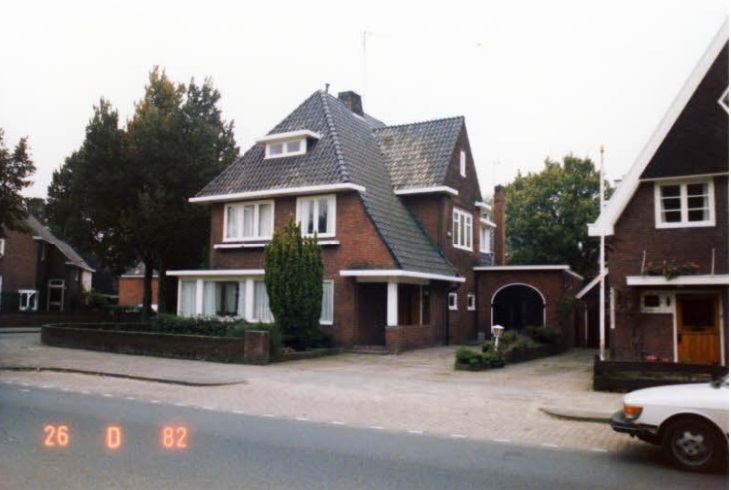 Cort van der Lindenlaan 55 woningen 1982.jpg