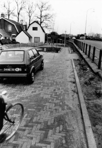 Spoorstraat Straatbeeld met achterzijde woningen aan de Oosterstraat Documentnummer 072371 Stadsarchief..jpg