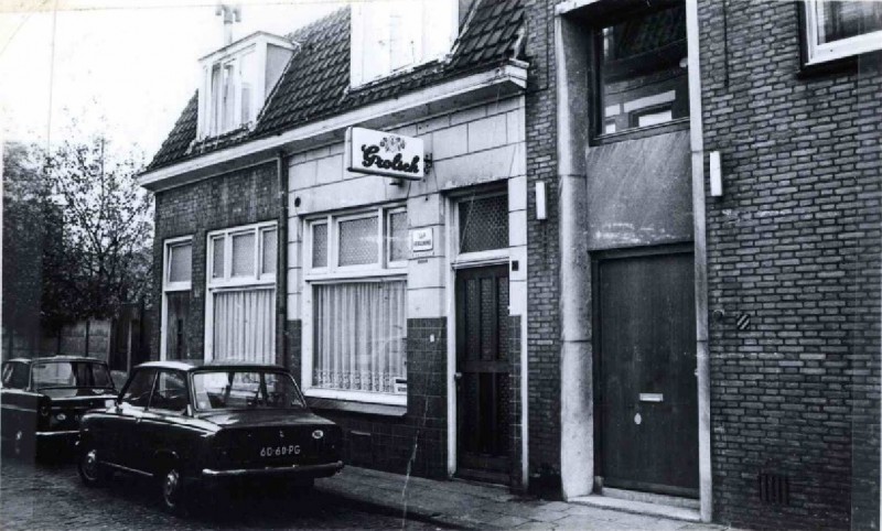 Zuiderhagen 16 Café H.A. Essenhuis  1975.jpg