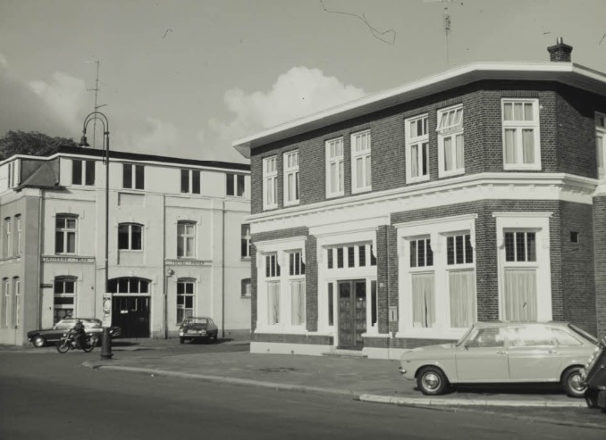 Hengelosestraat 80 Nabij hoek met Boddenkampstraat 1 met fabriek van Weyl. Later ook Twepa en kantoor Prenger. 21-10-1970.jpg