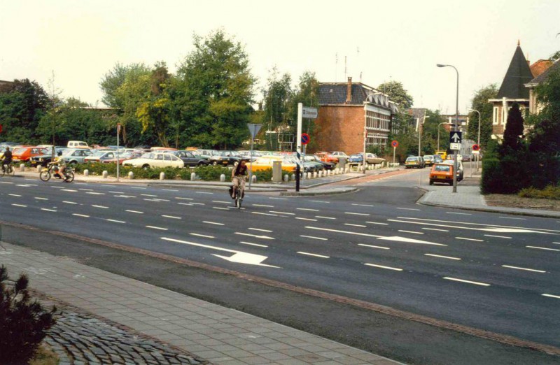 Emmastraat hoek Haaksabergerstraat.  1965.jpg