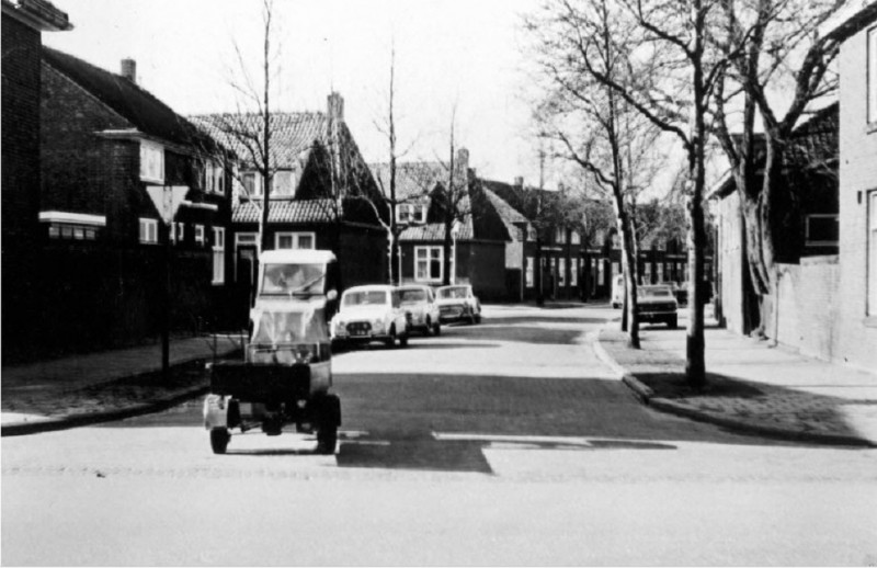 Tulpstraat 69 rechts Bakfiets gezien vanaf de Laaressingel.jpg