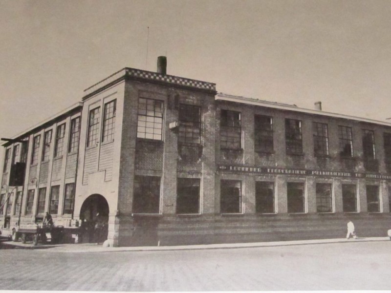 Kottendijk 1 hoek Deurningerstraat melkfabriek 1955.jpg