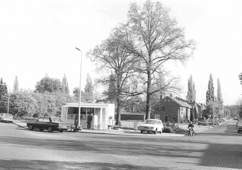 Malangstraat hoek Brinkstraat viskraam 1981.jpg