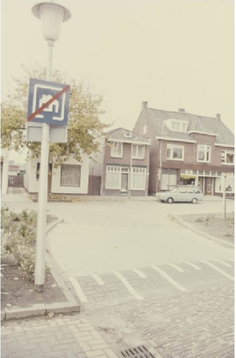 Papaverstraat richting de Rozenstraat jaren 70.jpg
