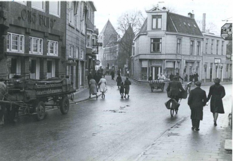 Oldenzaalsestraat 17-19-21- 23 hoek Noorderhagen gebouw Ons Huis en striekiezer.jpg