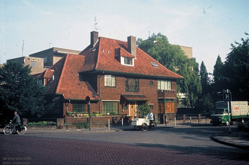 Kortenaerstraat 54 hoek Parkweg Huize Mienke. Vroeger huis Dr. G.H. Couvreur.jpg