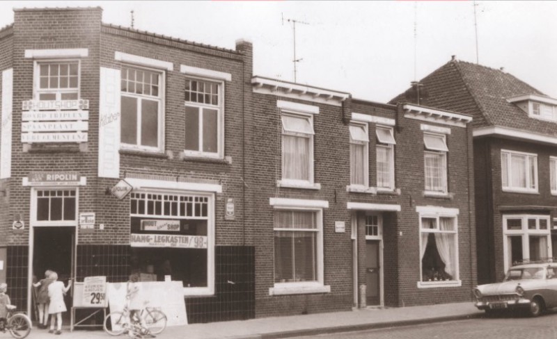 Oostveenweg 5 winkel Houtshop Klaver 1967.jpg