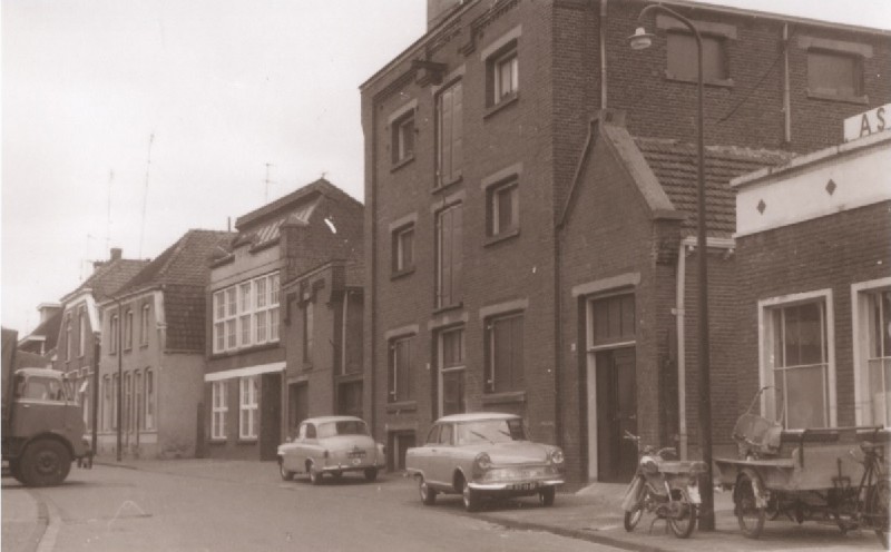 Wilhelminastraat 60-62 Voorzijde fabriek en woningen 1967.jpg