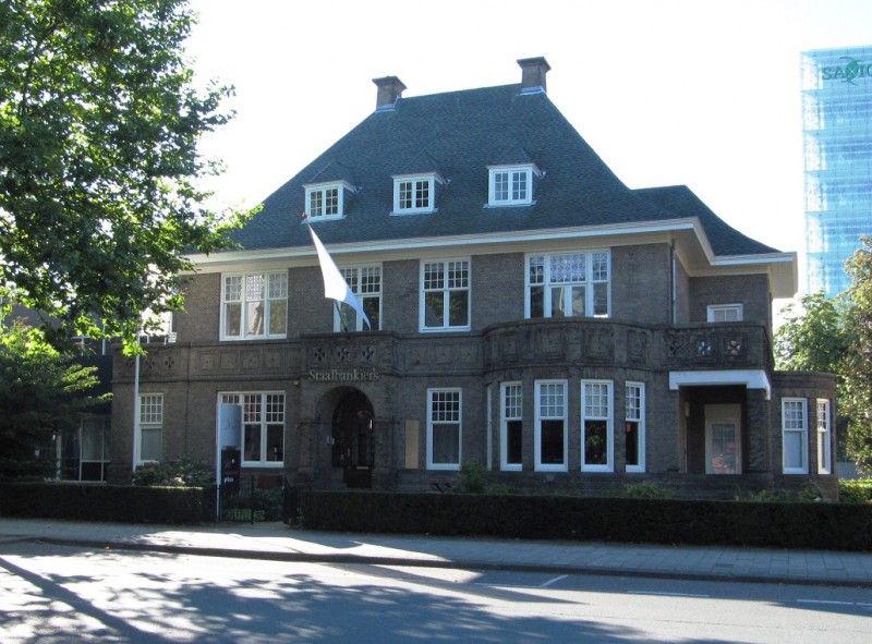 M.H. Tromplaan 9 herenhuis bouwjaar 1915 rijksmonument.jpg