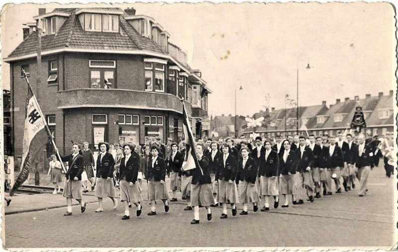 Volksparksingel 14 kapsalon en Wandelsportvereniging Oosterveld.jpg