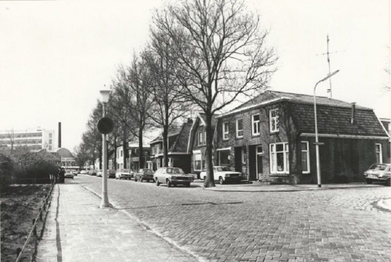 Dr. Benthemstraat 37-41 Richting Deurningerstraat met rechts de Nicolaas Beetsstraat 2-4-1980.jpg