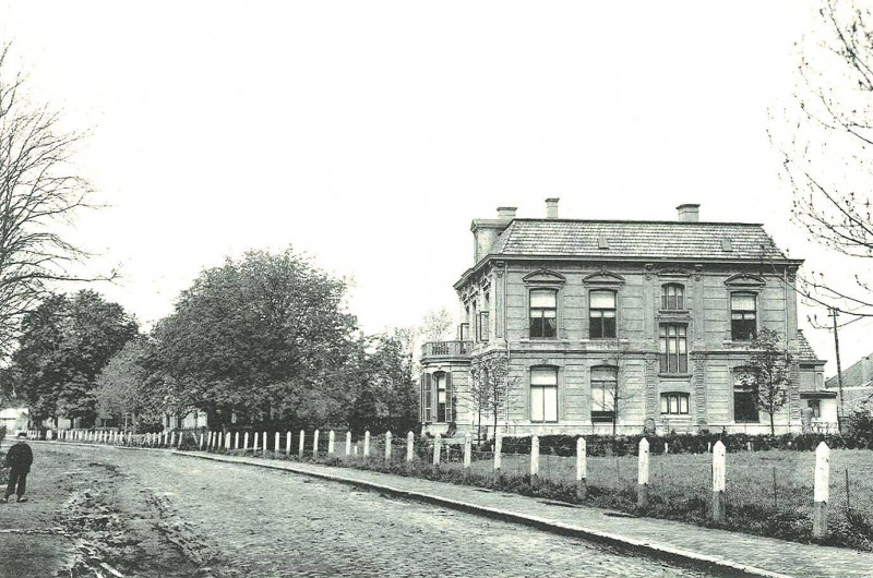 Hengelosestraat 42  hoek  nu Raiffeisenstraat woning 1892  dokter J.B. van Delden.jpg