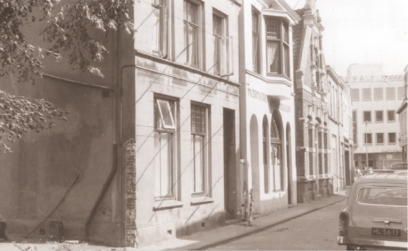 Walstraat 12-16 panden. O.a. winkel Twentsche Automaterialen 1967.jpg