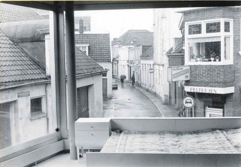 Stadsgravenstraat 61 Richting Marktstraat met vooraan Donkerwolke Pelterijen Bontspec. 1981.jpg