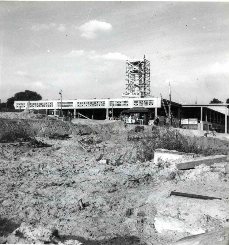 Stationsplein 1949 Bouw van het nieuwe station en aanleg Stationsplein..jpg