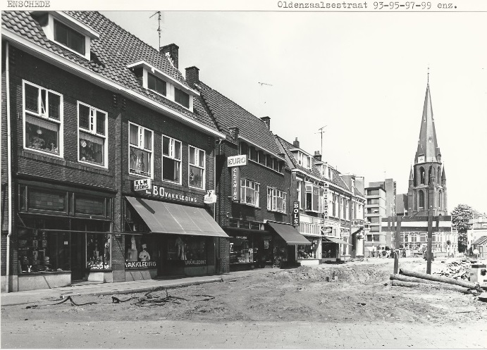 Oldenzaalsestraat 93-95-97-99 E.B.O. vakkleding T.h.v. van Lochemstraat 22-3-1980.jpg