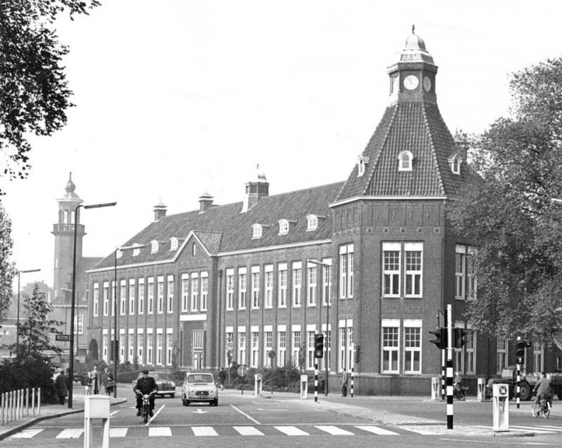 C.F. Klaarstraat Gemeentelijk Lyceum en oude politiebureau.jpg