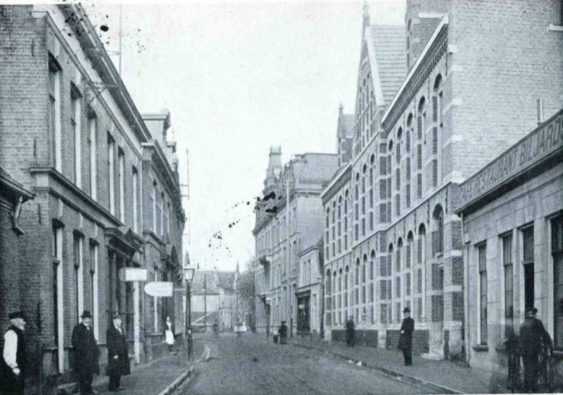 Haaksbergerstraat 1 Hotel De graaff en Postkantoor 1904.jpg