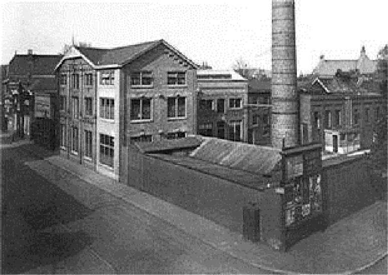 Haaksbergerstraat 48-50 hoek Nijverheidstraat met N.V. Stoomweverij de Nijverheid.jpg